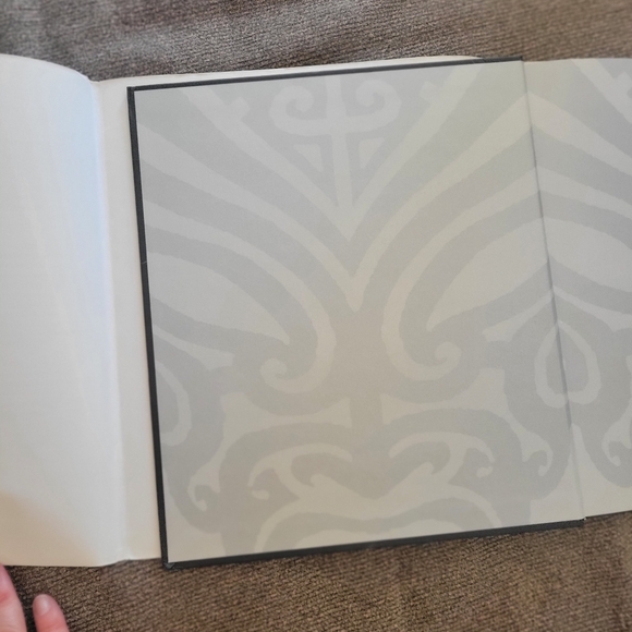 The Art of Tatoo hardcover book - Picture 4 of 7